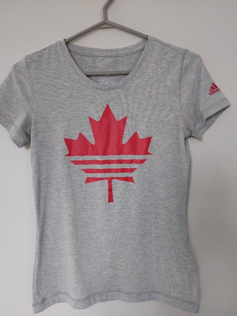 Adidas Ultimate 2.0 Women's S athletic training T-shirt Canada maple leaf